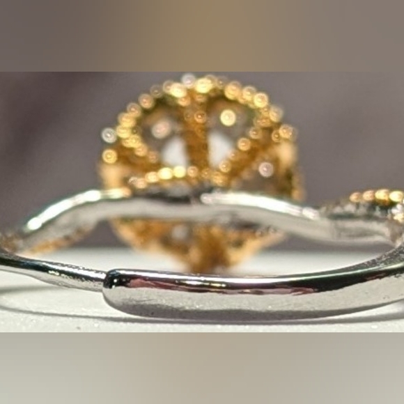 NWOT Woman's Gold-Tone Adjustable Ring with Clear White Stones - Picture 9 of 11